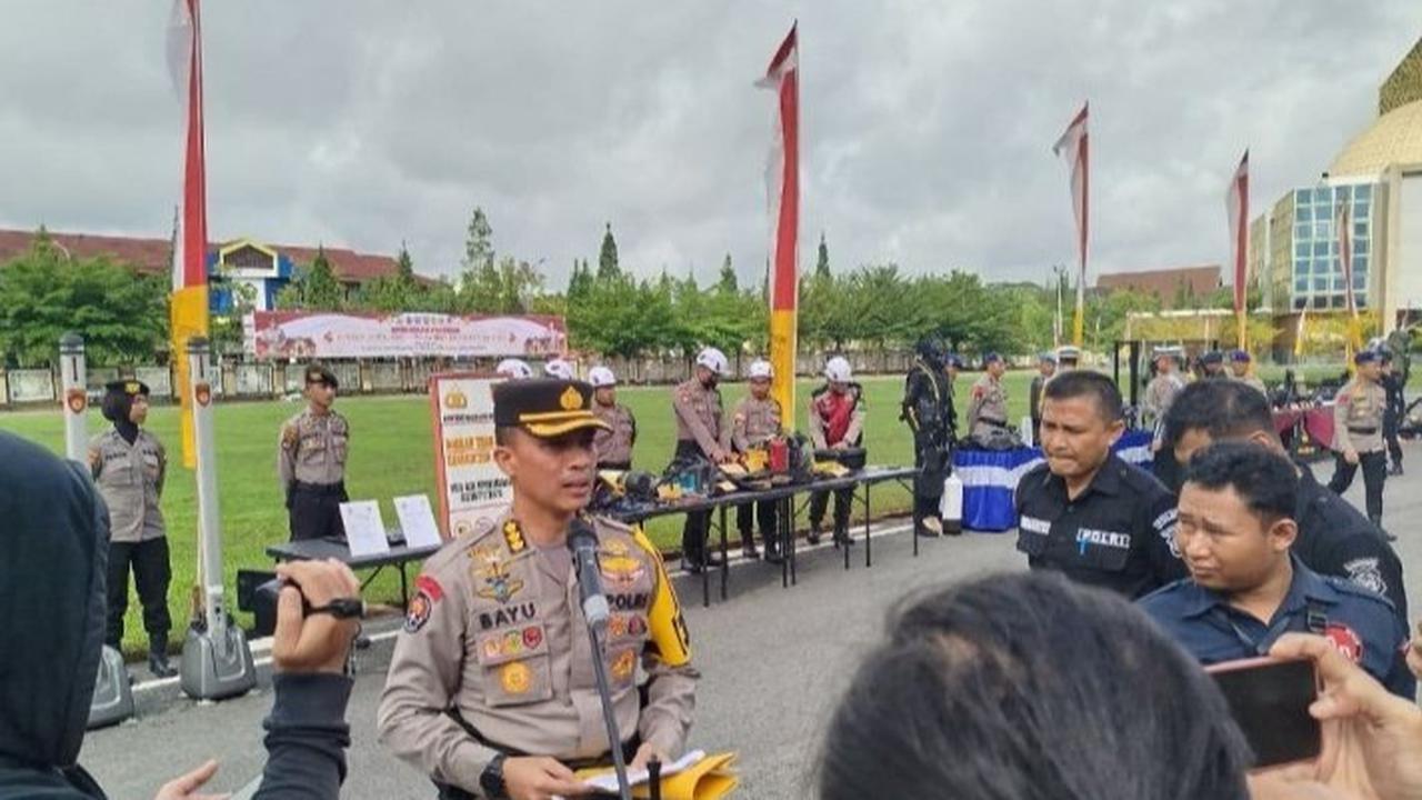 Polda Kalbar Tangkap Empat Penyusup Demo di Mapolda dan Kantor DPRD, Sita Bom Molotov dan Senjata Tajam