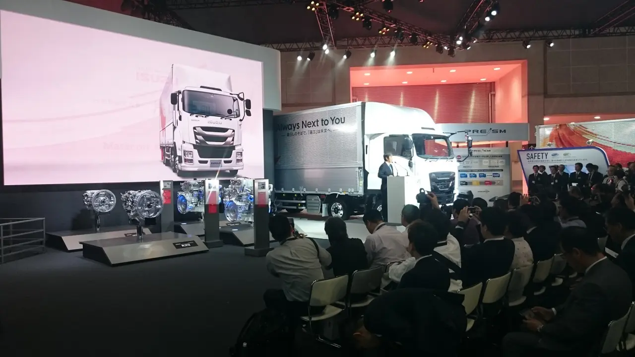 Isuzu Luncurkan Truk Kelas Berat Baru di Tokyo
