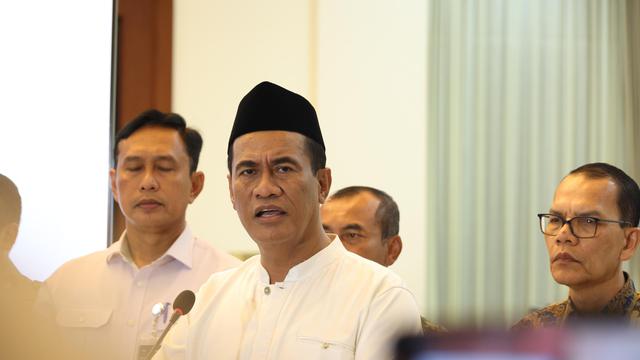 Menteri Pertanian Andi Amran Sulaiman dalam konferensi pers penindakan impor beras ilegal di Sabang
