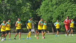 Latihan itu dilakukan sebagai persiapan jelang babak semi final Piala Jenderal Sudirman melawan Mitra Kukar. (Bola.com/Kevin Setiawan)