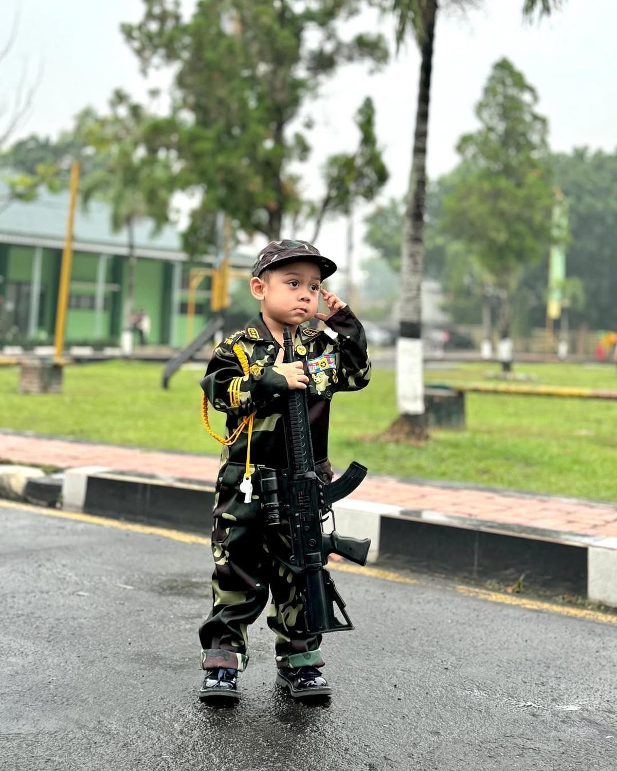 Potret Lucu Abang L Anak Lesti Kejora Cosplay, Mulai Avengers Sampai Pemain Manchester United