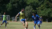 Bek Persib Hobi Baca Buku dan Pendam Mimpi Naik Gunung Everest