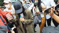 Rachel Vennya tiba di Polda Metro jaya untuk jalani pemeriksaan terkait dugaan kabur dari karantina. (Ady Anugrahadi/Liputan6.com