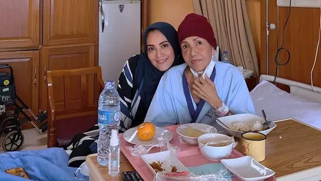 Elma Theana bersama ibundannya, Waty Siregar