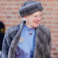 Ratu Denmark Margrethe II resmi bakal melepas takhta kerajaan pada 14 Januari 2024. Selama 52 tahun menjabat, ia tampil begitu menarik dengan busana khas kerajaan yang begitu menarik. [Foto: Royal Portrait]