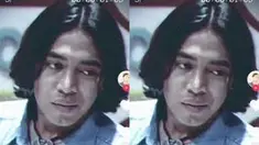 Kilas balik melihat Komeng masih muda, penampilannya tuai atensi publik dengan rambut gobdrong. Bahkan bila diperhatikan, penampilan Komeng ini mirip dengan gaya Ariel Noah yang dulu juga hits saat belah tengah. (Liputan6.com/IG/komengfc)