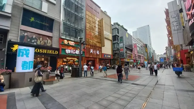 Suasana Chengdu, ibu kota Provinsi Sichuan di China.