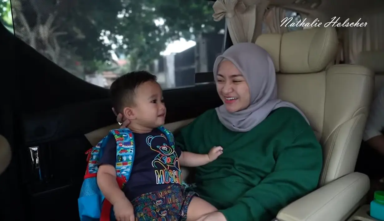 [Youtube/NATHALIE HOLSCHER]