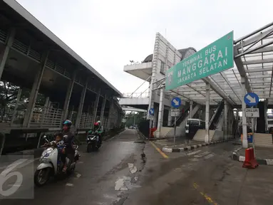 Suasana Terminal Manggarai, di Jakarta, Jumat (10/2). Meskipun sepi penumpang, terminal yang telah direvitalisasi pada 2014 dan menjadi percontohan terminal modern ini 85 persen masih dalam kondisi baik dan terawat.  (Liputan6.com/Angga Yuniar)
