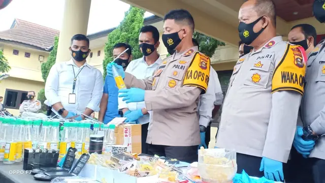 Puluhan Botol Alat Hisap Sabu Berserakan di Pondokan Daun Nipah di Ogan Ilir