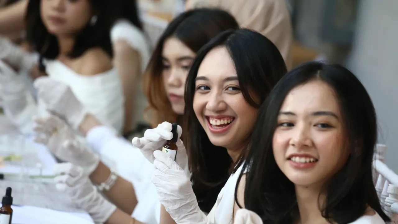 Sebanyak 25 influencer mengikuti Fragrance Class & Talkshow bertema "From Skin to Scent