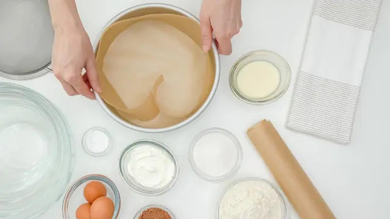 Trik Praktis Agar Kue Tidak Lengket di Loyang Tanpa Taburan Tepung