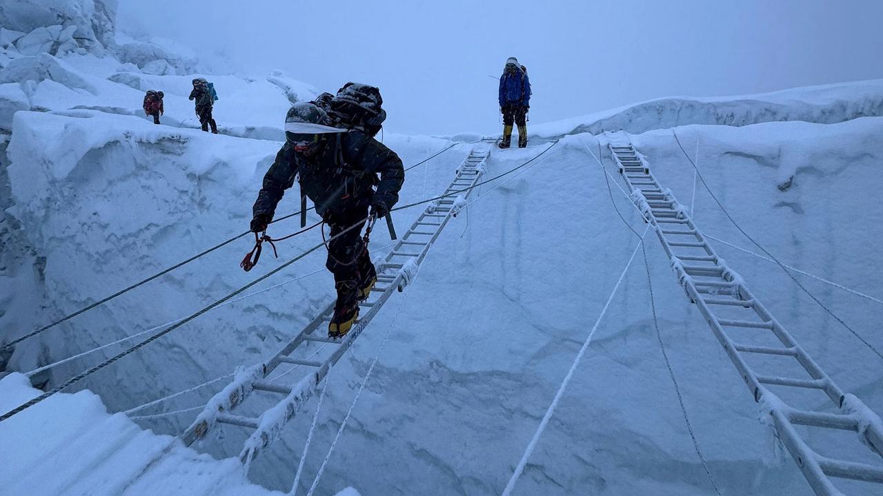 FOTO: Musim Pendakian Everest Kembali Bergeliat