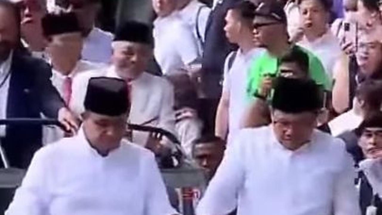 Momen Mobil Anies-Cak Imin Jalan Mundur Saat Daftar Pilpres ke KPU, Pendukung Sampai Teriak ‘Allahu Akbar’
