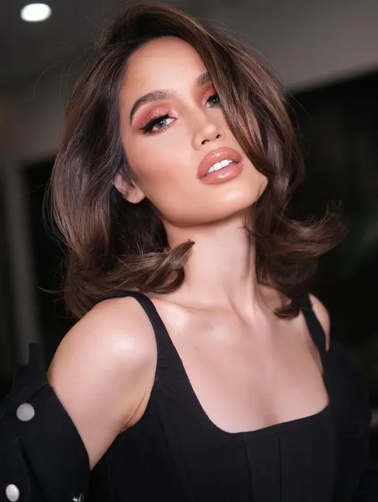 Banyak netizen memuji Cinta Laura memiliki aura mahal. [Foto: Instagram/claurakiehl]