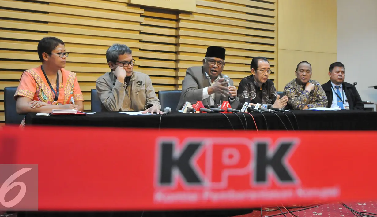 KPK menggelar konferensi pers terkait rencana revisi UU No.30 th 2002 tentang KPK, Jakarta, Rabu (7/10/2015). KPK menolak tegas rencana revisi UU tersebut karena akan melemahkan KPK. (Liputan6.com/Andrian M Tunay)