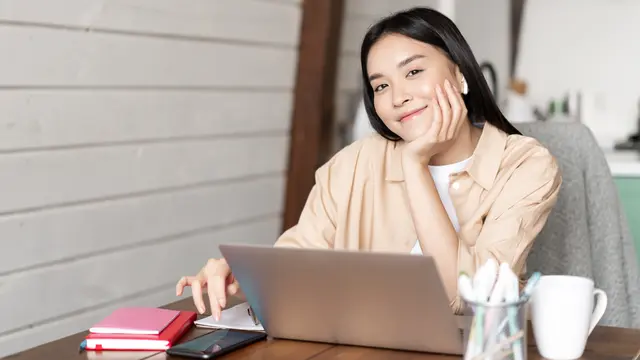 wanita juli  hidup hemat