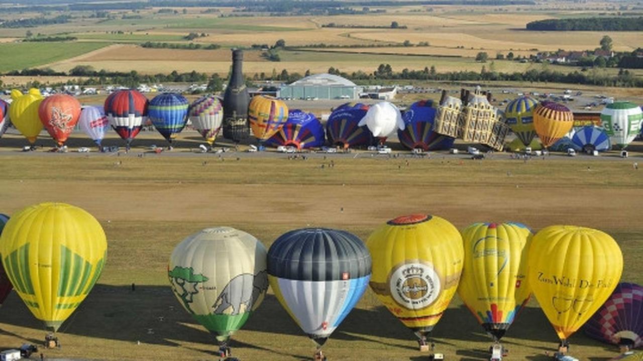 Festival balon udara hiasi langit Prancis