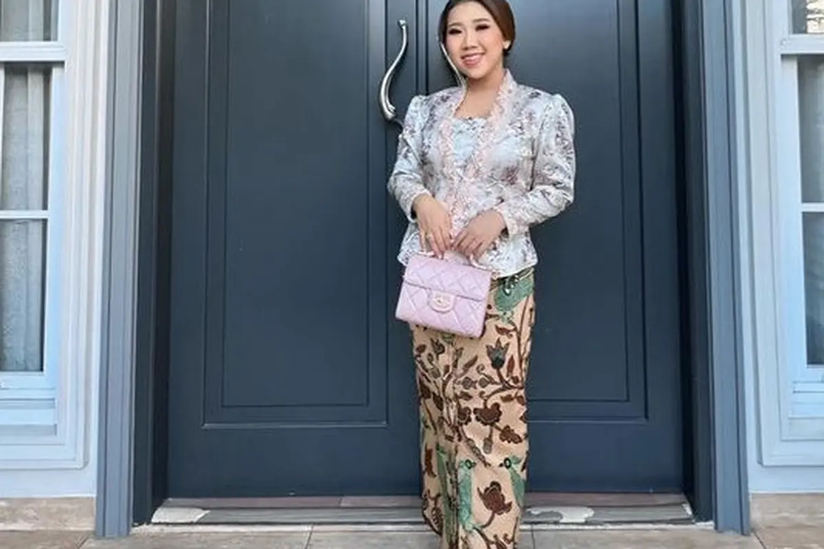Kiky Saputri di Tasyakuran 7 Bulanan Erina Gudono. [@kikysaputrii]