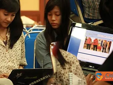 Peserta lomba Citizen Journalism sedang berdiskusi. (Pengirim : Ady Permadi)