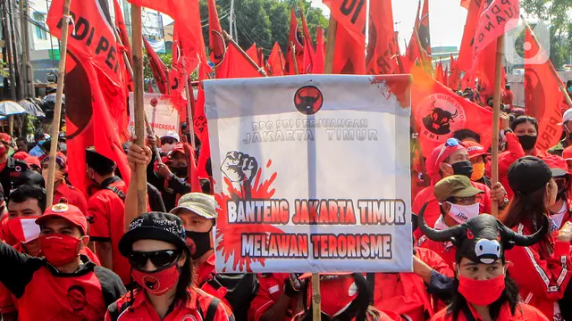 Kader PDIP Datangi Polres Jakarta Timur