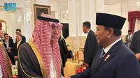 Menteri Negara untuk Urusan Luar Negeri, Anggota Kabinet, dan Utusan Iklim Arab Saudi Adel Al-Jubeir hadir pelantikan Presiden Prabowo Subianto dan menyampaikan surat dari Raja Salman. (SPA)