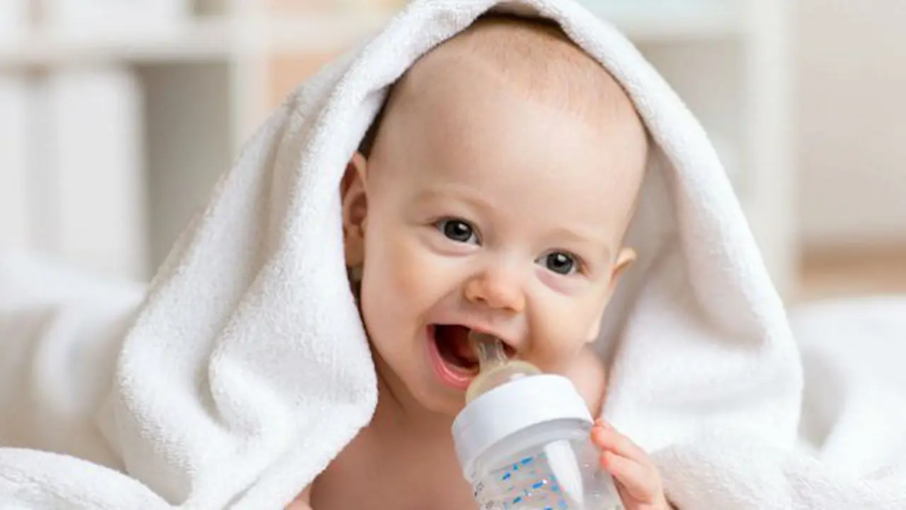 Minum air putih/Copyright Shutterstock