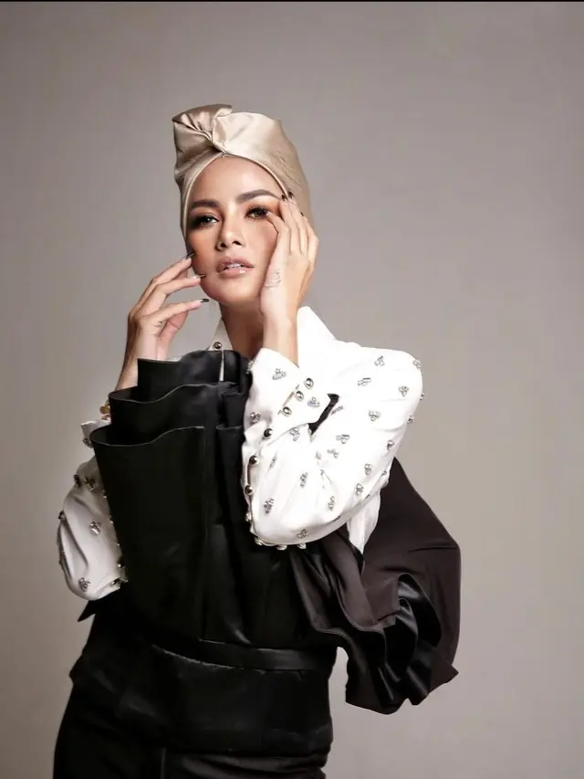 Aktris Pakai Turban