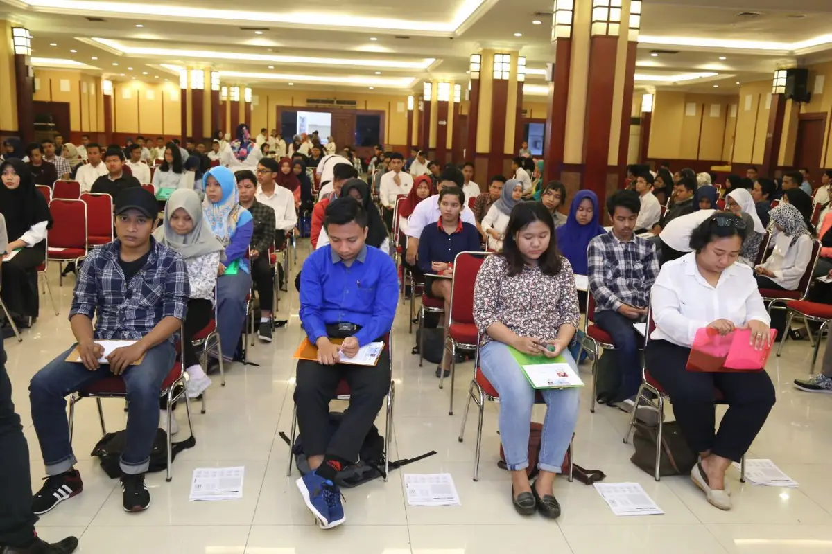 1000 peserta Penerimaan Mahasiswa Baru (PMB) mengikuti ujian Tes Potensi Akademik (TPA) Politeknik Ketenagakerjaan (Polteknaker) tahun ajaran 2017-2018