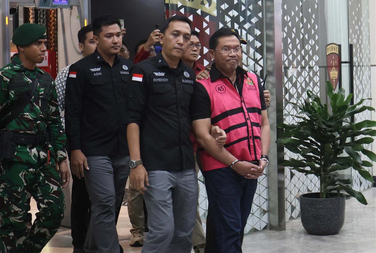 FOTO: Tiga Eks Pimpinan BGN Ditahan dalam Kasus Dugaan Korupsi Program MBG