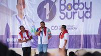 Bobby berdialog dengan warga Kabupaten Karo, di Kecamatan Kabanjahe, Jumat (15/11/2024)