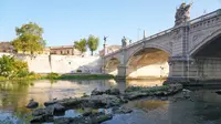 Sisa Jembatan Kuno Muncul dari Sungai Tiber akibat Kekeringan di Roma