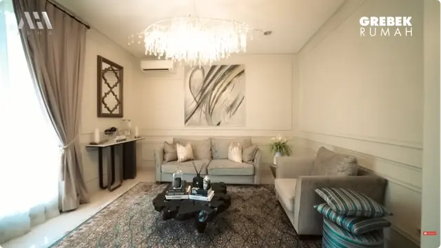 Potret Ruang Tamu Rumah Olla Ramlan (YouTube AH)