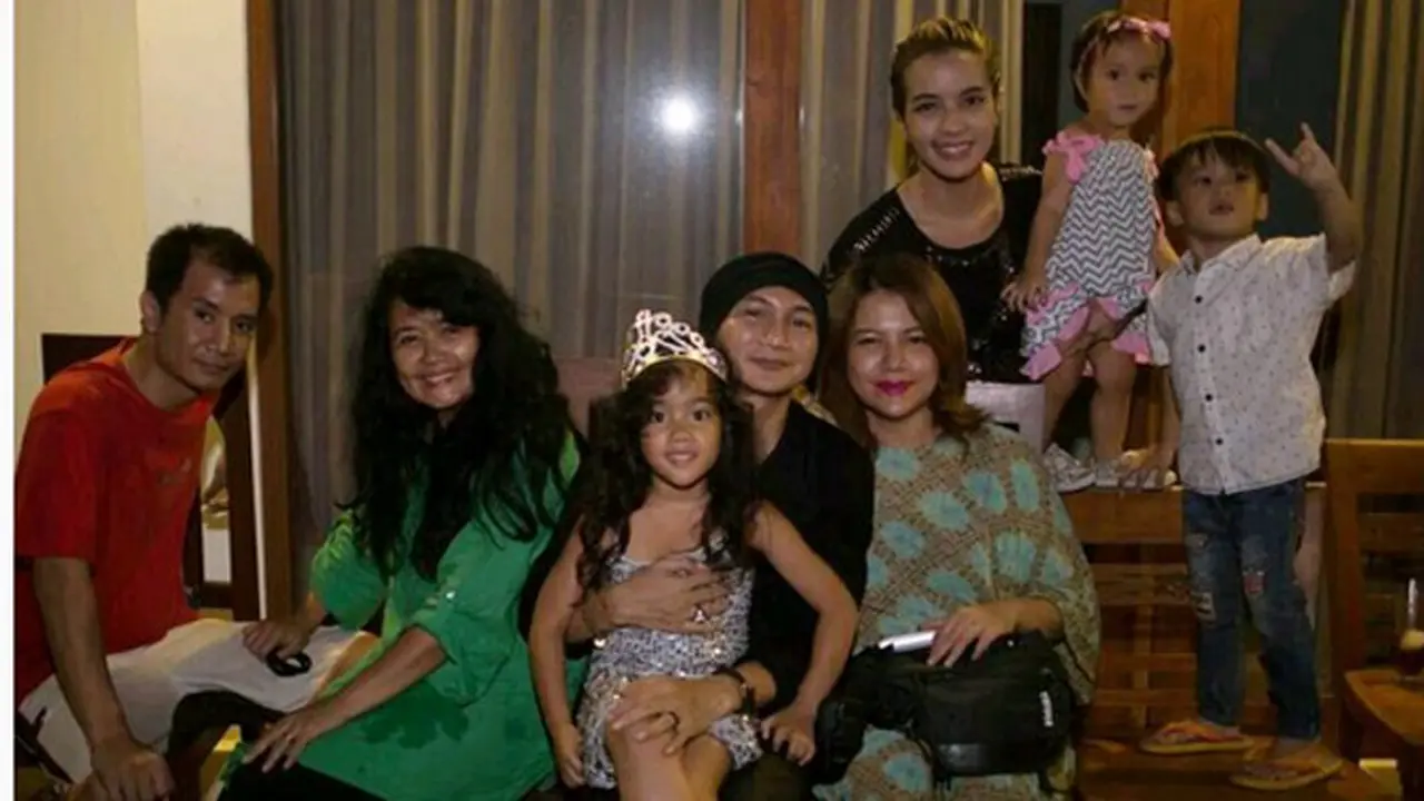 Anji Bersama Keluarga Sheila Marcia
