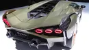 Supercar hybrid Lamborghini Sian dipamerkan perdana dalam IAA Auto Show di Frankfurt, Jerman, Rabu (11/9/2019). Hanya diproduksi terbatas 63 unit saja, Lamborghini Sian FKP 37 diklaim dapat menempuh kecepatan 100 Kpj hanya dalam waktu 2,8 detik. (Daniel ROLAND/AFP)