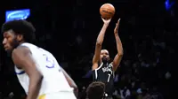 Aksi Kevin Durant saat Nets melawan Warriors di lanjutan NBA 2022/2023 (AP)