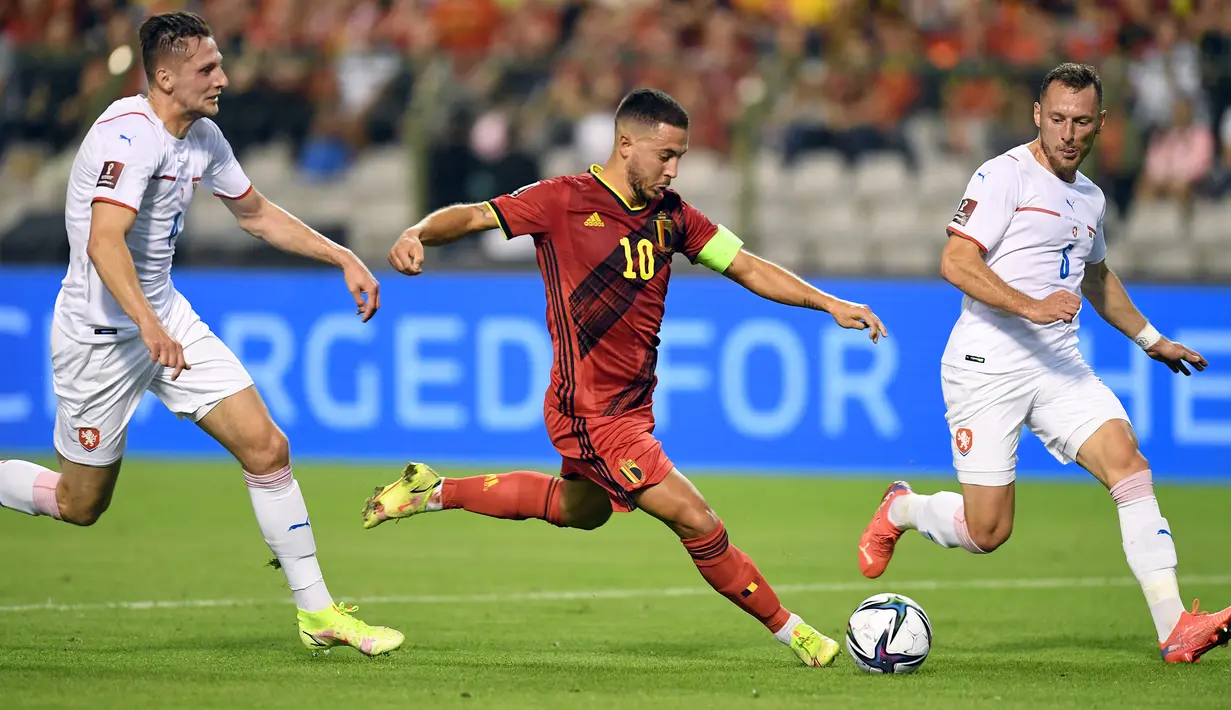 Pada menit ke-41 Belgia berhasil menggandakan keunggulan menjadi 2-0 berkat gol Eden Hazard. Gol berawal dari kerjasama Youri Tielemans dan Hans Vanaken yang mampu diselesaikan dengan tenang oleh Eden Hazard. (Foto: AFP/John Thys)