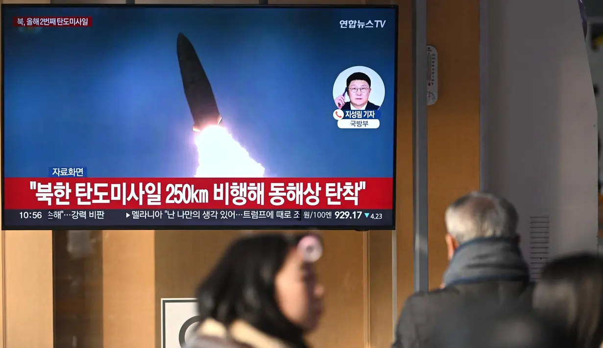 Peluncuran ini menyusul uji coba sistem rudal hipersonik baru oleh Pyongyang pada pekan lalu. (JUNG YEON-JE/AFP)