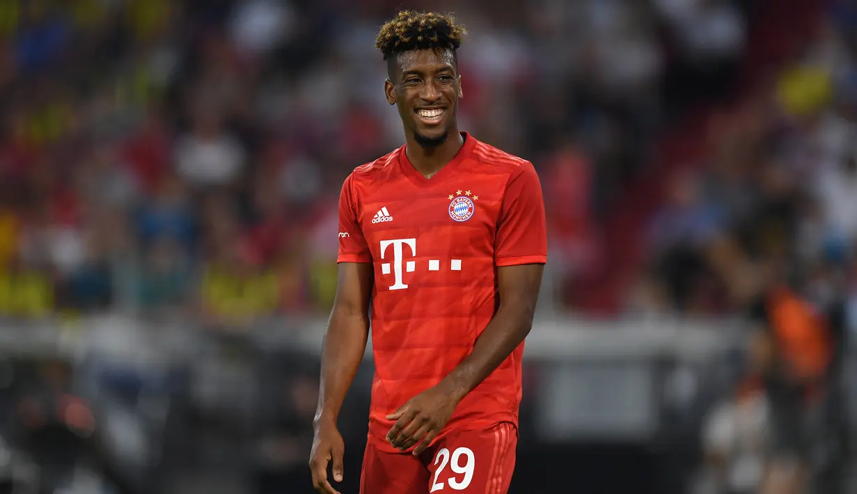 Kingsley Coman  - Kingsley Coman mampu bermain sebagai winger kanan dan kiri yang sama bagusnya. Manchester United dikabarkan tertarik untuk memboyong Coman apabila gagal mendatangkan Jadon Sancho pada bursa transfer. (AFP/Christof Stache)