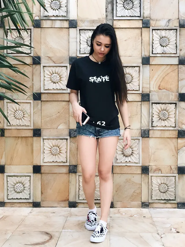 [Bintang] Tiana Mannering Pacar Baru Bastian Steel