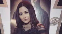 "Target sih yang pasti untuk hidup enak di masa depan. Ya, kan semua orang pengin hidup enak. Maksdunya nggak muluk-muluk pengin jadi orang terkaya, nggak,” tuturnya. (Instagram/prillylatuconsina96)