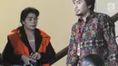 Hakim Adhoc Tipokor PN Medan Merry Purba usai menandatangani berkas P21 tahap 2 di Gedung KPK, Jakarta, Rabu (26/12). Merry mengenakan rompi tahanan dan dikawal petugas KPK. (Merdeka.com/Dwi Narwoko)