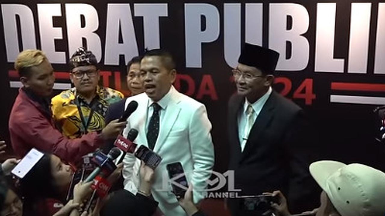 Penampilan Necis Dedi Mulyadi dengan Gaya Rambut Semar