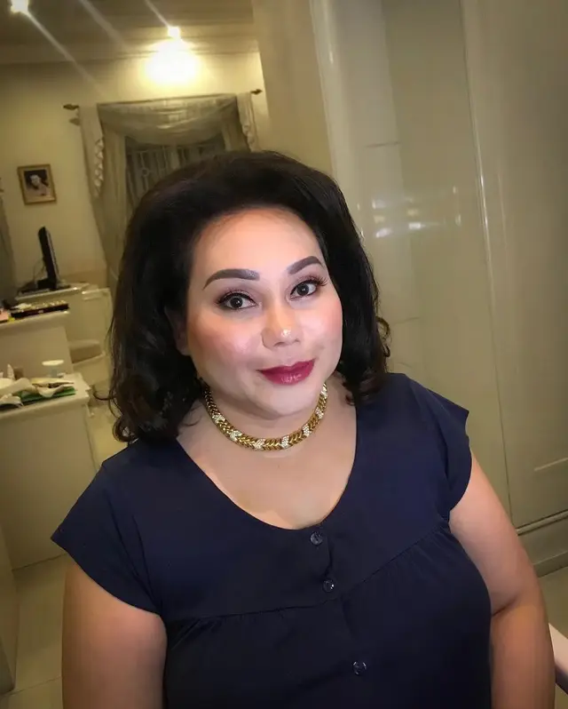 Kini menikah dengan Mayjen TNI, ini 8 potret mantan istri Irwan Mussry tetap menawan di usia 58 tahun