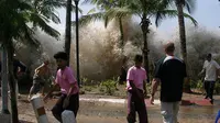 Tsunami 2004 di Ao Nang, Thailand. (Sumber Wikimedia Commons/David Rydevik via OTRS)