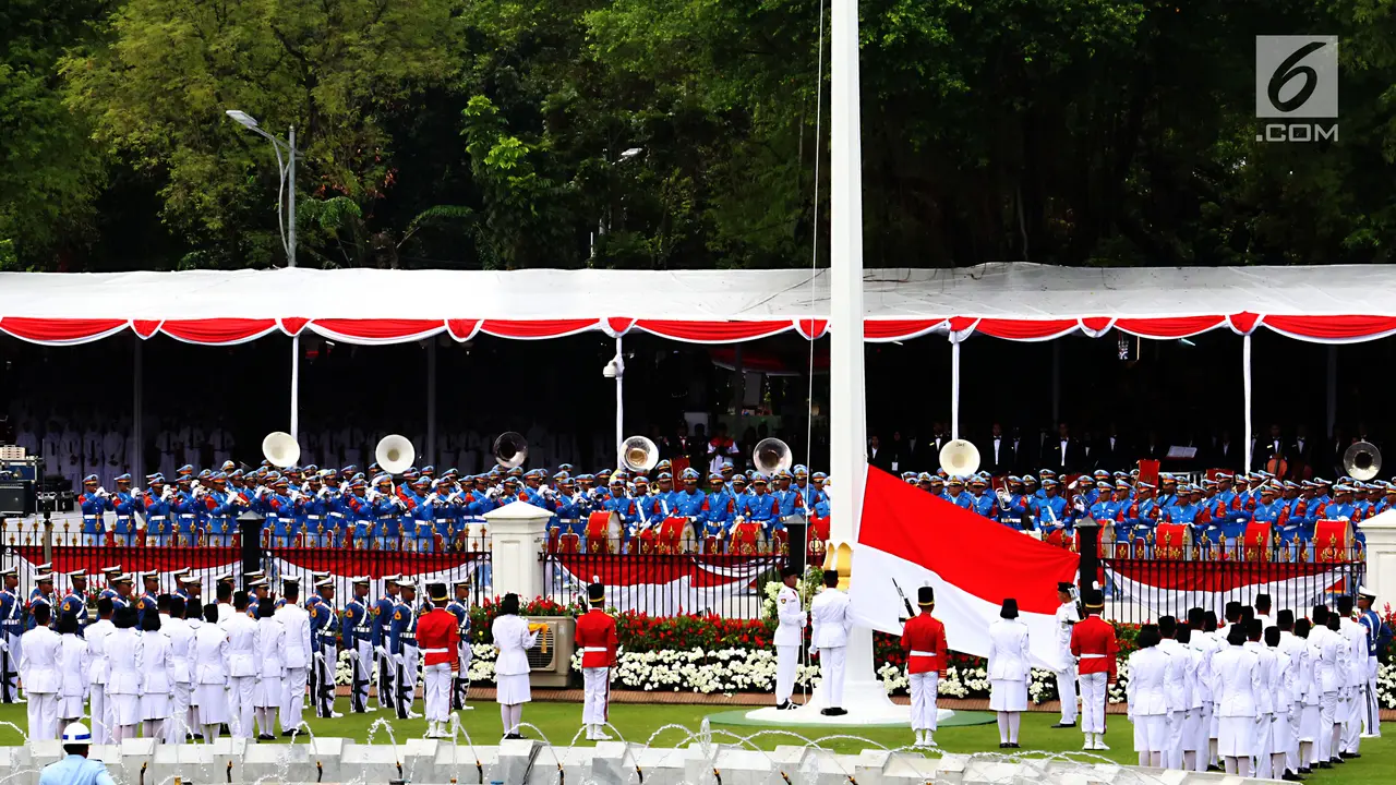 Jokowi Berpakaian Adat Kalsel Pimpin Upacara HUT RI