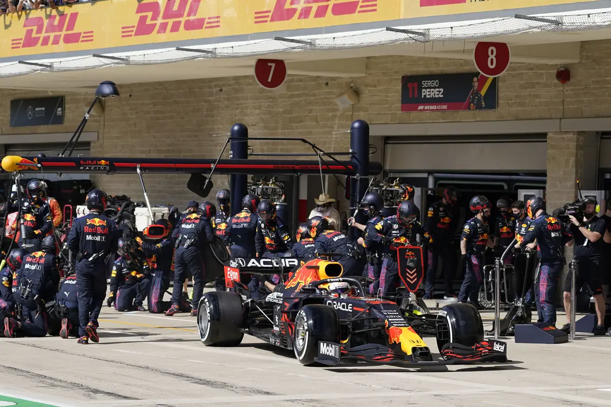 Foto: Mainkan Strategi Apik, Verstappen Raih Podium Perdana di Formula 1 GP Amerika Serikat