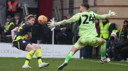 Man City sempat tertinggal lebih dulu akibat gol bunuh diri Stefan Ortega Moreno di babak pertama. City bangkit di babak kedua dan berbalik menang lewat gol Abdukodir Khusanov dan Kevin De Bruyne.  (AP Photo/Kin Cheung)