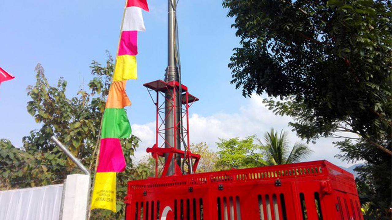 BTS mobile Telkomsel (biasa disebut Mobile COMBAT) sebagai pendukung jaringan seluler di Alor, Nusa Tenggara Timur. Liputan6.com/Corry Anestia