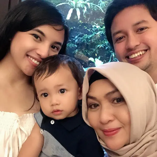 Dina Mariana dan Ezra HIVI!